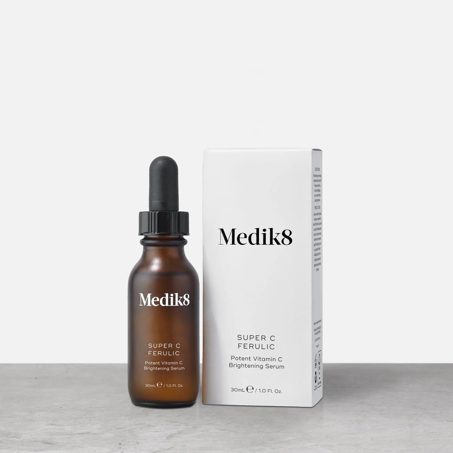 Aumenta la luminosidad y combate los signos visibles del envejecimiento con Super C Ferulic. This ultra-brightening serum is Medik8’s most powerful vitamin C.